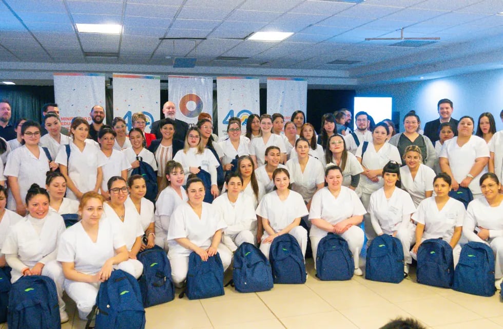 Estudiantes de enfermería de Río Grande recibieron mochilas técnicas