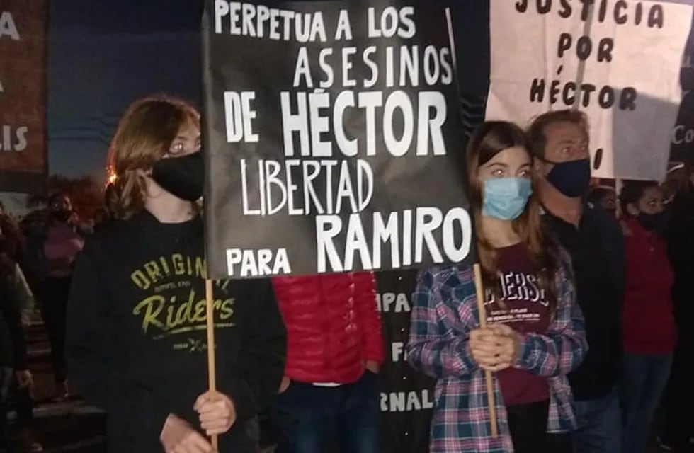 Manifestación en María Juana pidiendo Justicia por la familia Cornalis