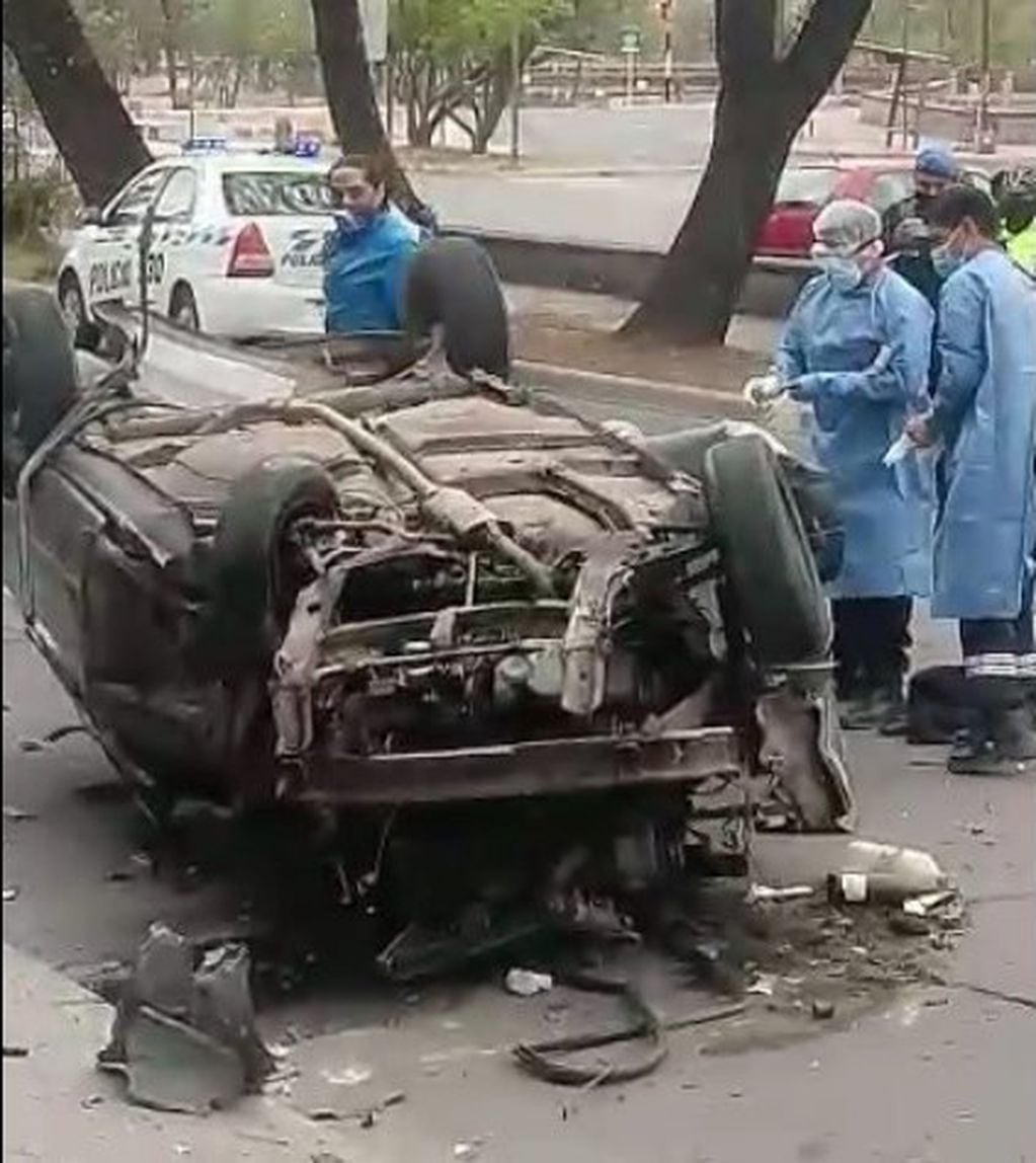 La imagen muestra el grado de destrucción con que quedó el Renault 9 siniestrado.