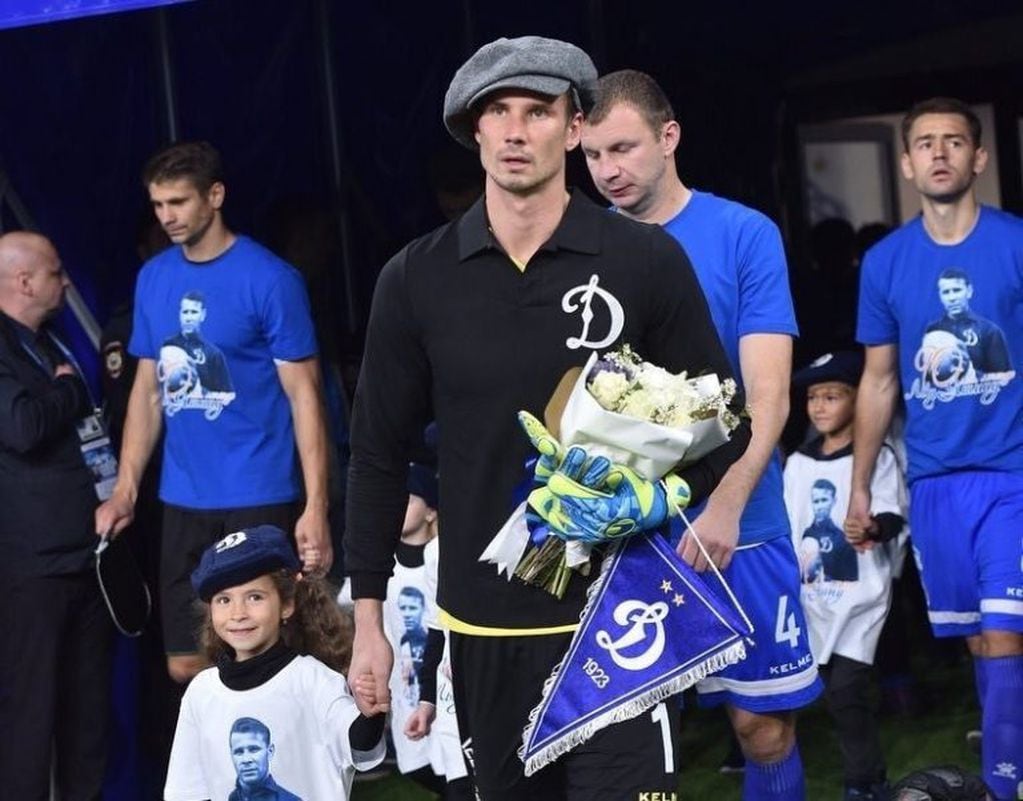 Antón Shunin y el resto de la plantilla del Dinamo Moscú homenajeando a Lev Yashín (Foto: web).