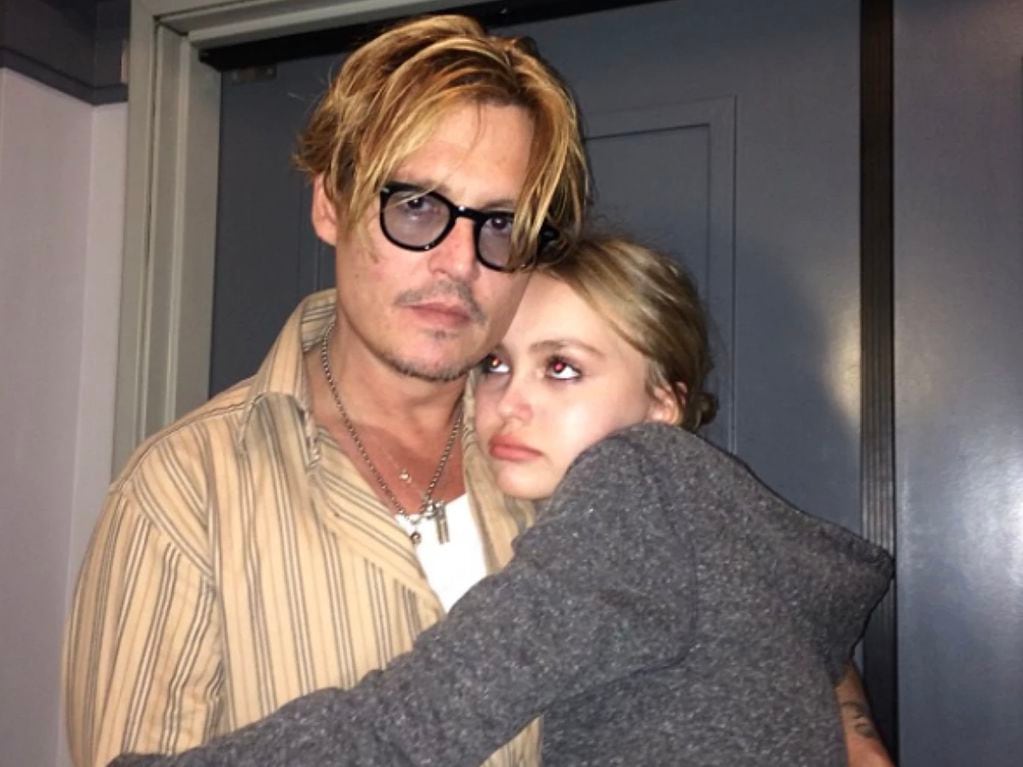 Lily-Rose junto a su padre Johnny Depp.