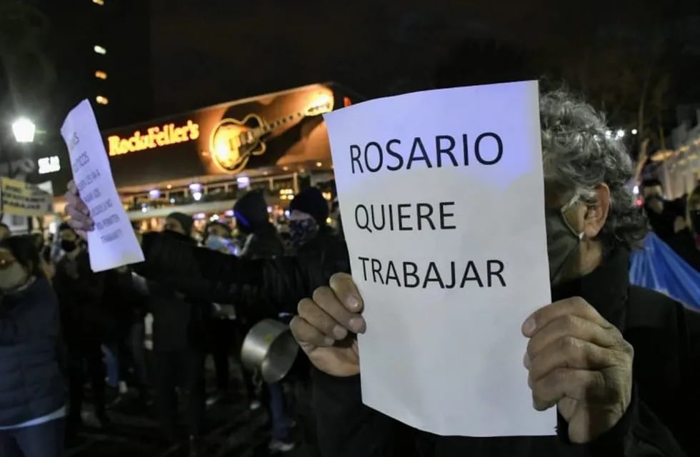 Protesta de gastronómicos por decreto restrictivo de Perotti (@MauroYasprizza)