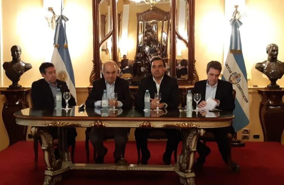Valdés y Lombardi firmaron convenios en Corrientes