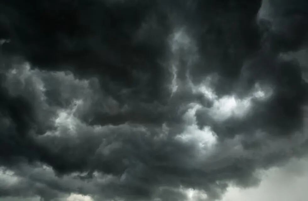 Imagen referencia de un nube negra cumulonimbus.