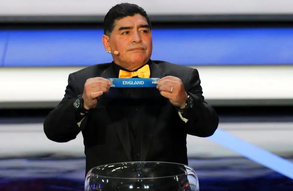 Maradona fue uno de los protagonistas del sorteo.