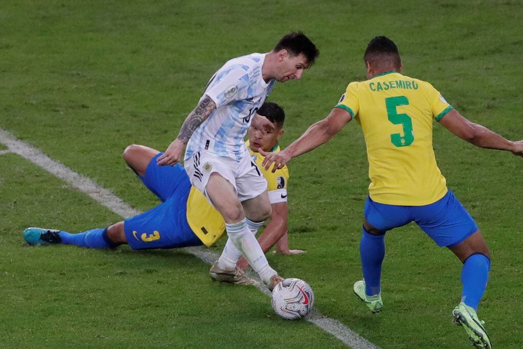 La Argentina de Messi juega en San Juan contra Brasil, sin Casemiro ni Neymar, por el pase adelantado al Mundial de Qatar 2022. (AP / Archivo)