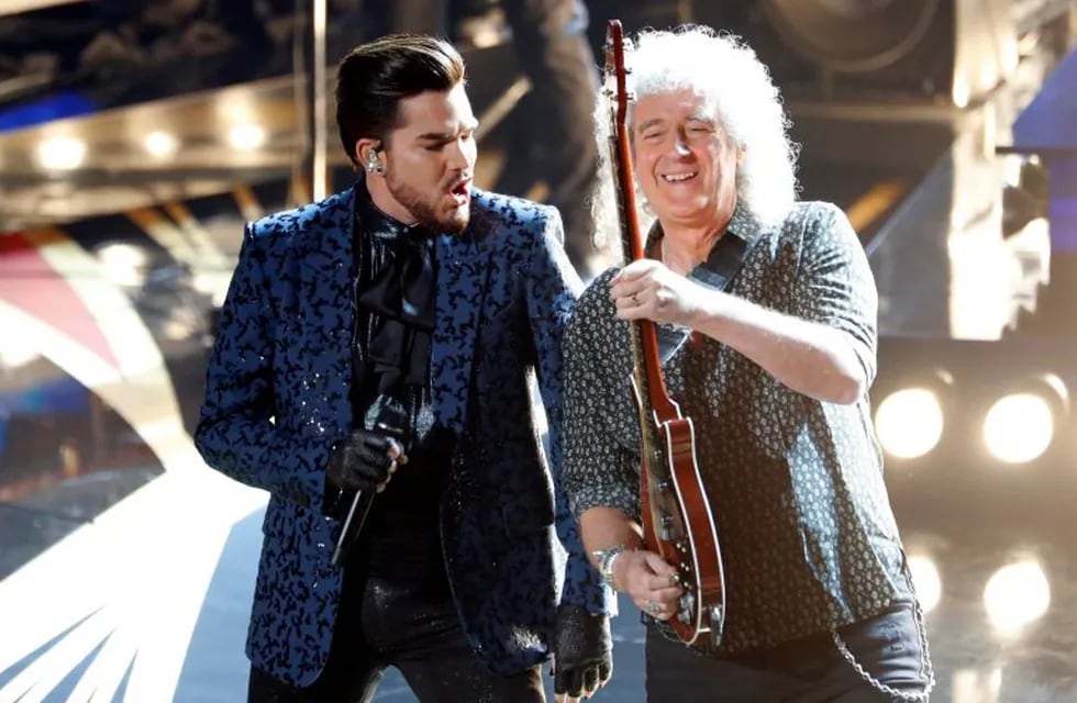 Adam Lambert y Brian May (Foto: Mike Blake/REUTERS)