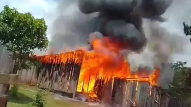 San Pedro: detienen a un hombre que le prendió fuego la casa a su ex pareja tras una discusión