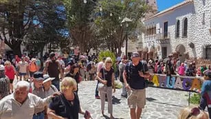 Miles de turistas en la Quebrada de Humahuaca (Jujuy)