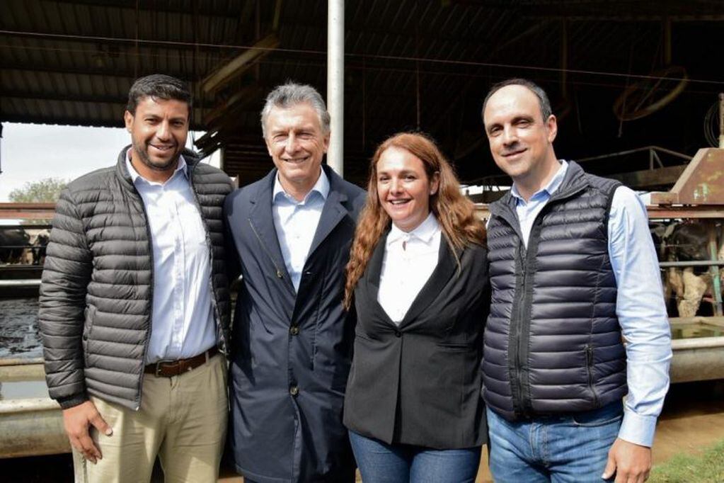 Macri en Santa Emilia previo a la reunión con productores lácteos. (Twitter)