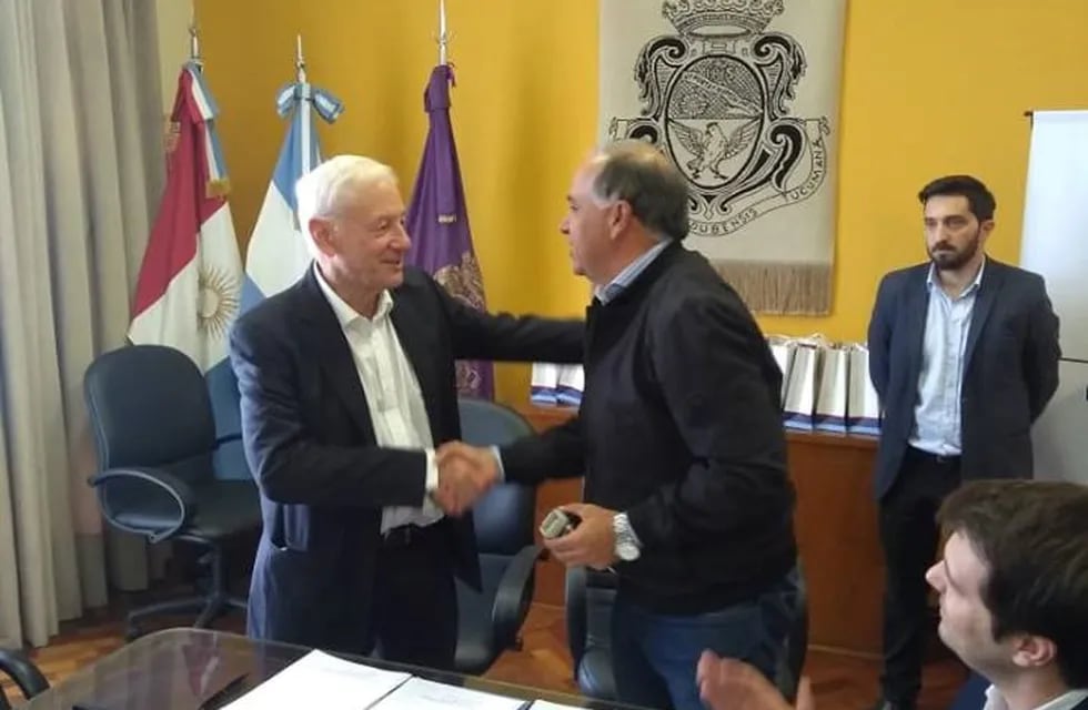 El Rector Hugo Juri, en la firma del acuerdo con el Intendente Chavero