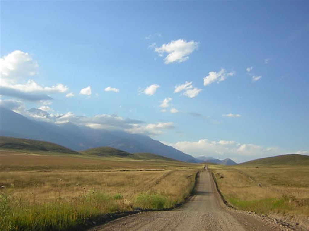 Camino La Carrera, en el valle tupungatino.