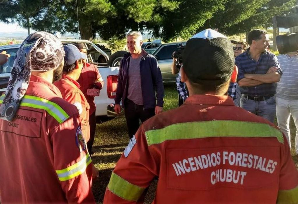 Un centenar de personas trabajan en el operativo.