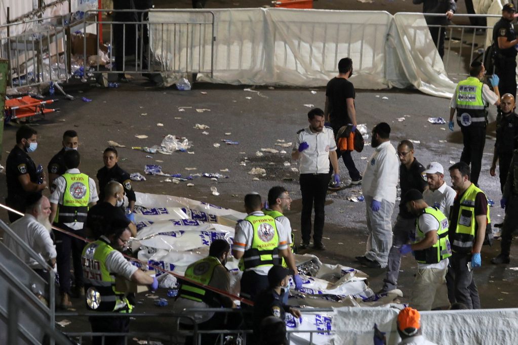 Se cayó una grada durante una peregrinación en Israel y hay decenas de muertos