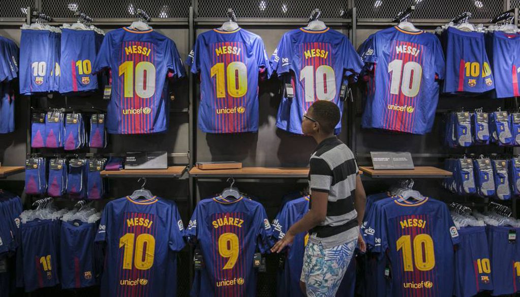 El 90% del turismo que viaja a Barcelona para ver al Barça se compra la camiseta de Messi.