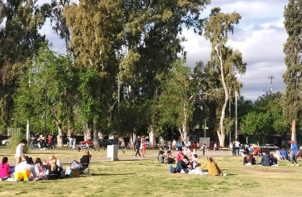 El Parque de Mayo, ubicado en Capital, reúne cientos de personas y es el pulmón verde más grande del Gran San Juan. Imagen de archivo.