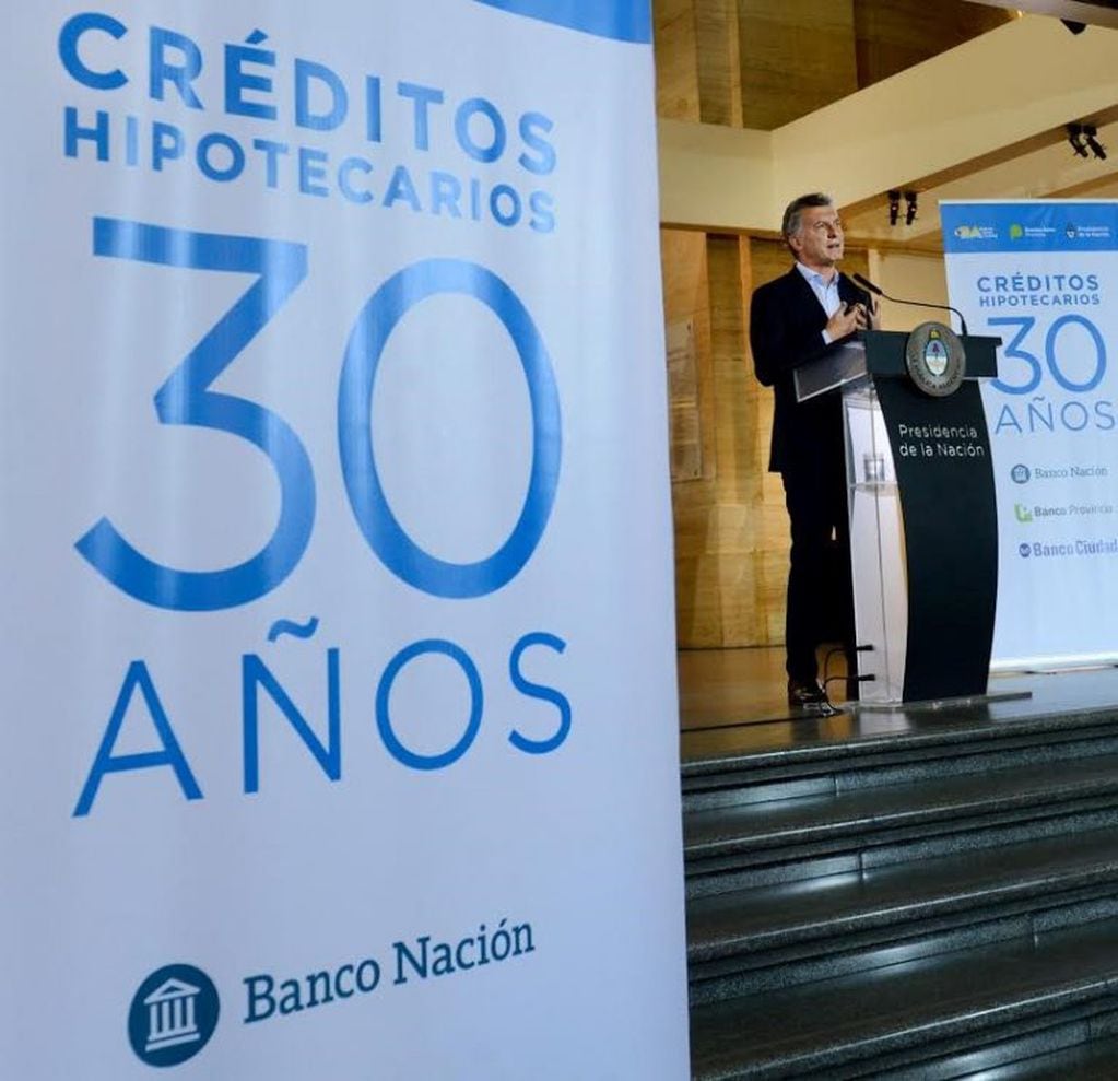 El Presidente Mauricio Macri realiza anuncios en el Banco Nación lanzando formalmente diversas líneas de créditos hipotecarios de hasta 30 años (EFE).