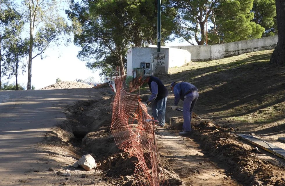Punta Alta: continúa la obra de cordón cuneta y pavimento articulado en el parque San Martín