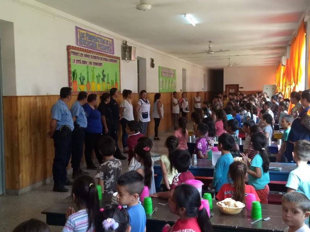 Policías realizaron donaciones a alumnos de Diego de Rojas