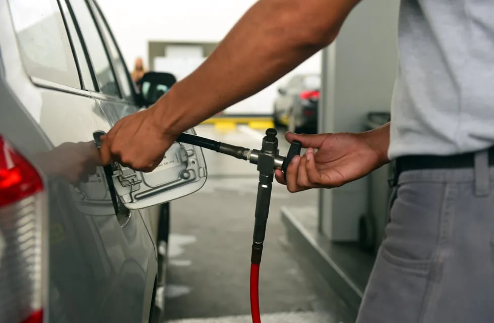 Los precios de combustibles en YPF sufrieron un incremento.  (Nicolás Bravo / La Voz)