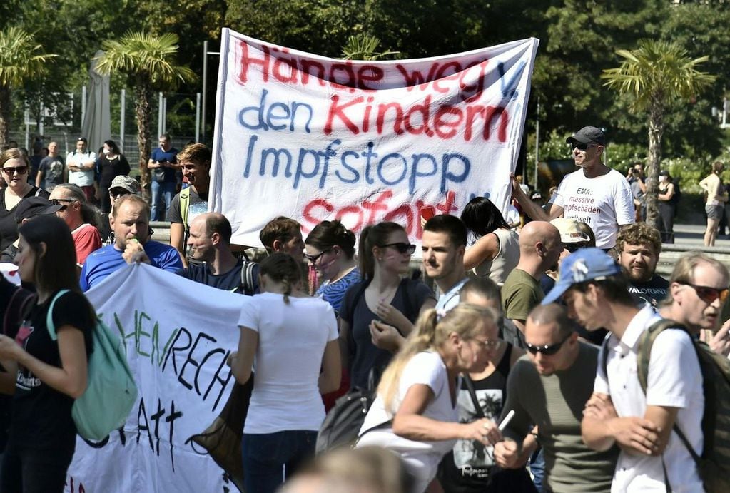 Austria se prepara para un confinamiento a nivel nacional a pesar de las protestas de un grupo de la población. Foto AFP.