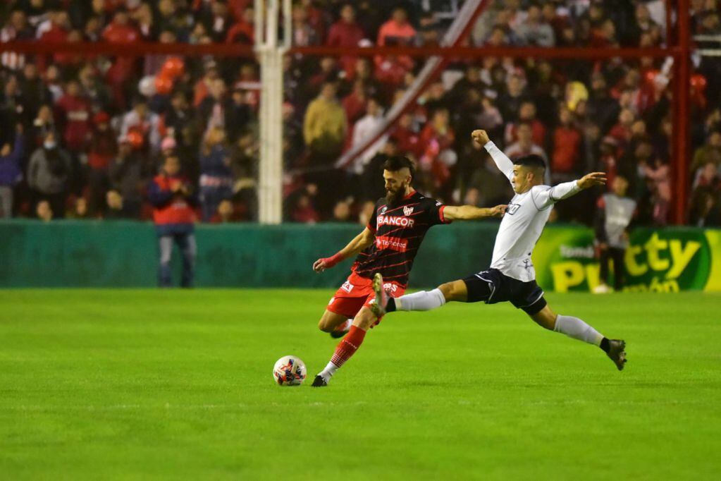 Instituto y Tristán Suárez reanudarán el partido que fue suspendido a los 19 minutos del primer tiempo (Facundo Luque/La Voz).