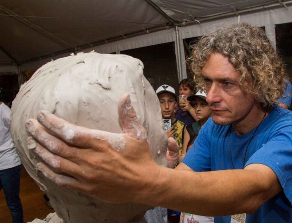 Julio Incardona, taller de escultura en Cosquín.