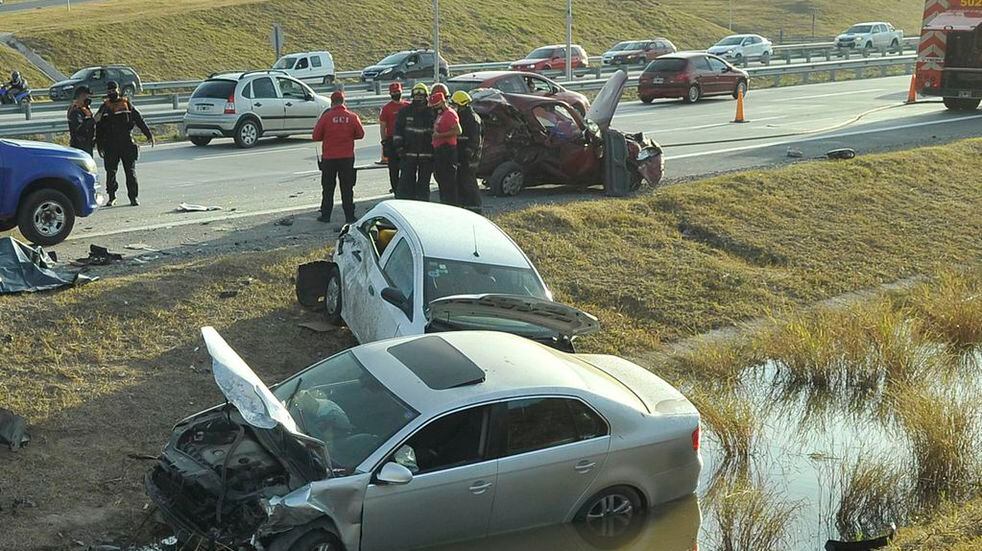 El 17 de mayo, un conductor alcoholizado embistió a dos autos estacionados y provocó la muerte de dos jóvenes. (Javier Ferreyra/La Voz)