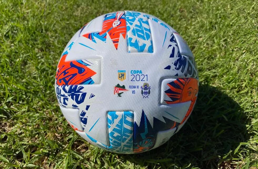 Con esta pelota se va a jugar el Clásico Platense Estudiantes y Gimnasia. (Twitter: @LigaAFA)