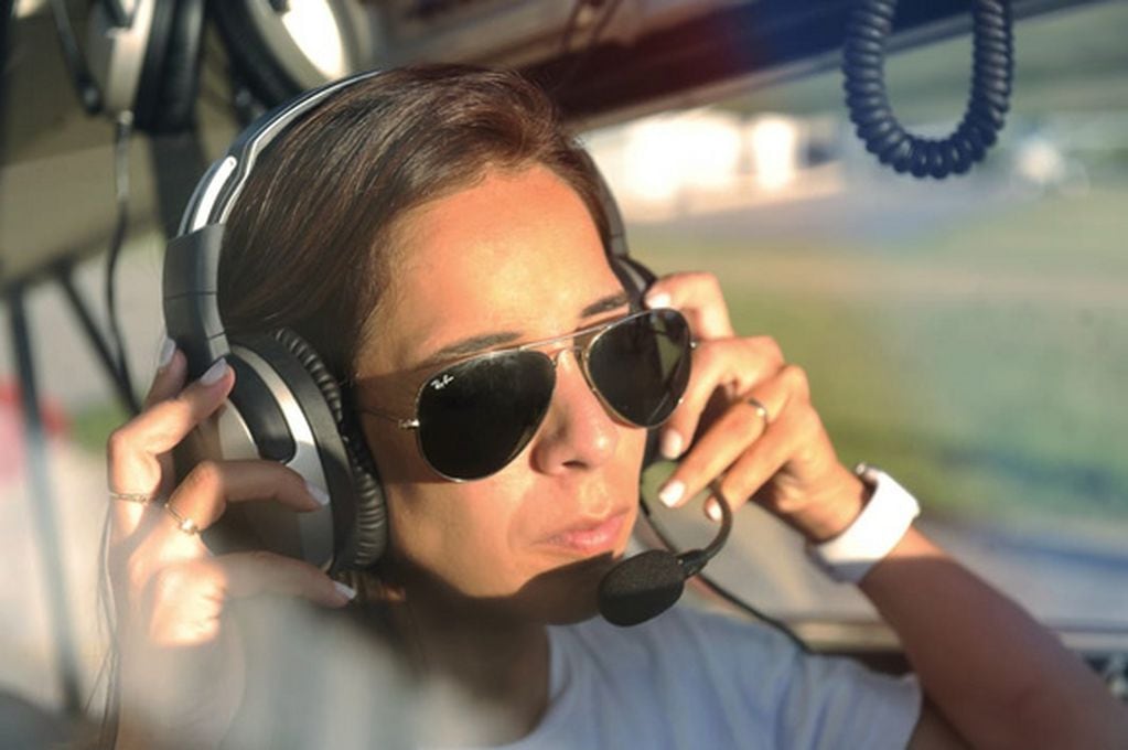 Jennifer Dillon, la piloto que hace historia desde el cielo.