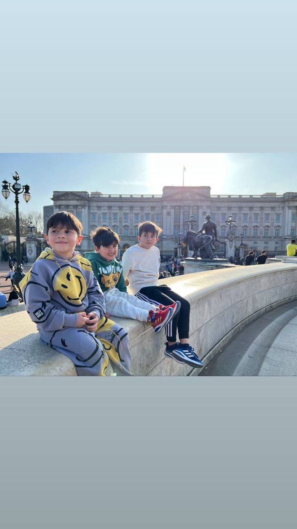 Los hijos de Antonela y Leo Messi disfrutaron de una tarde de paseo en Westminster.