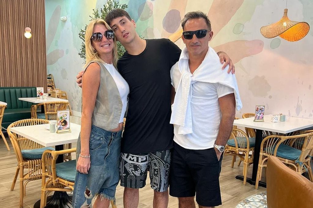 Yanina y Diego Latorre, junto a su hijo Dieguito. (Instagram @yanilatorre)