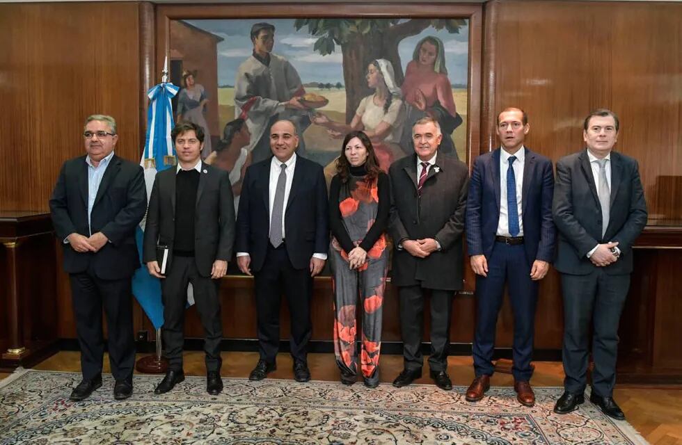 De izquierda a derecha, Jalil, Kicillof, Manzur, Batakis, Jaldo, Gutiérrez y Zamora. Foto: Jefatura de Gabinete.