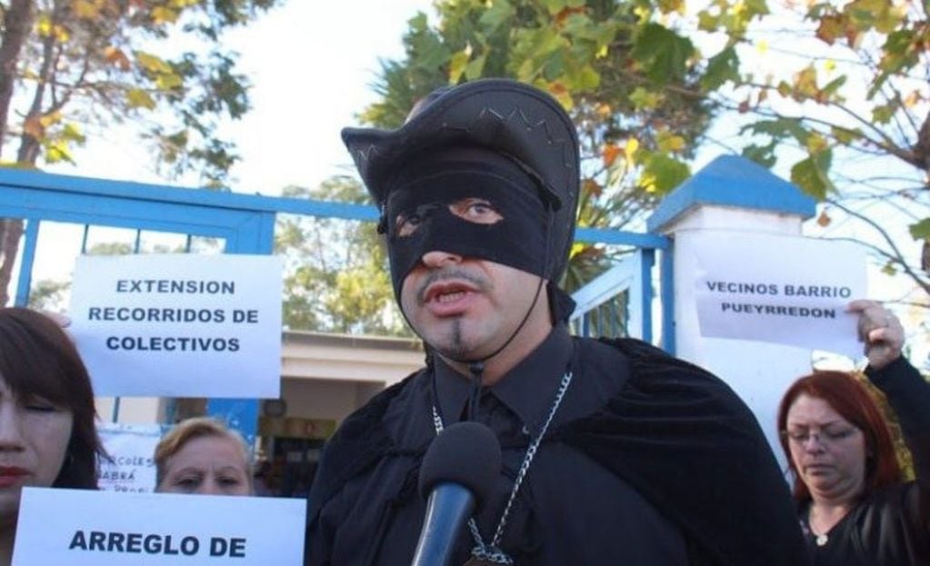 "El zorro" marplatense volvió al barrio Pueyrredón para reclamar falta de servicios