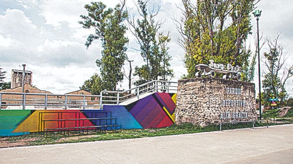 El Polideportivo Municipal prevé una pista de skate y otros atractivos para la práctica deportiva y el disfrute de los vecinos de todas las edades.