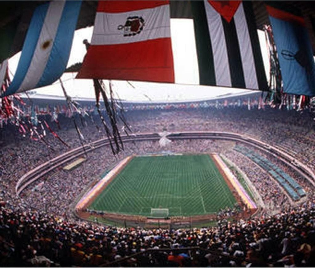 Una foto histórica del Estadio Azteca.