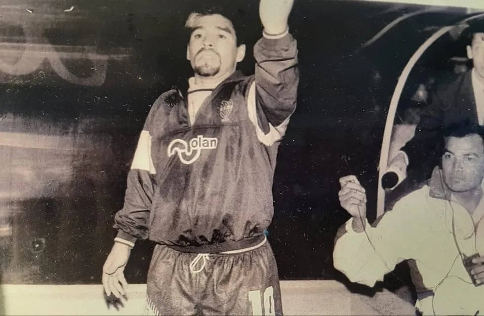 Diego Maradona en Jujuy, la noche del 18 de octubre de 1995, en el estadio "23 de Agosto".