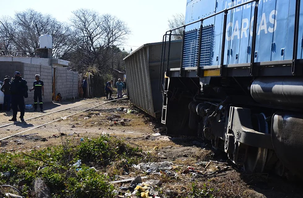 Se descarriló tren de carga en cercanías a las calles Los Andes e Isabel La Católica. (Fotografía José Gabriel Hernández)