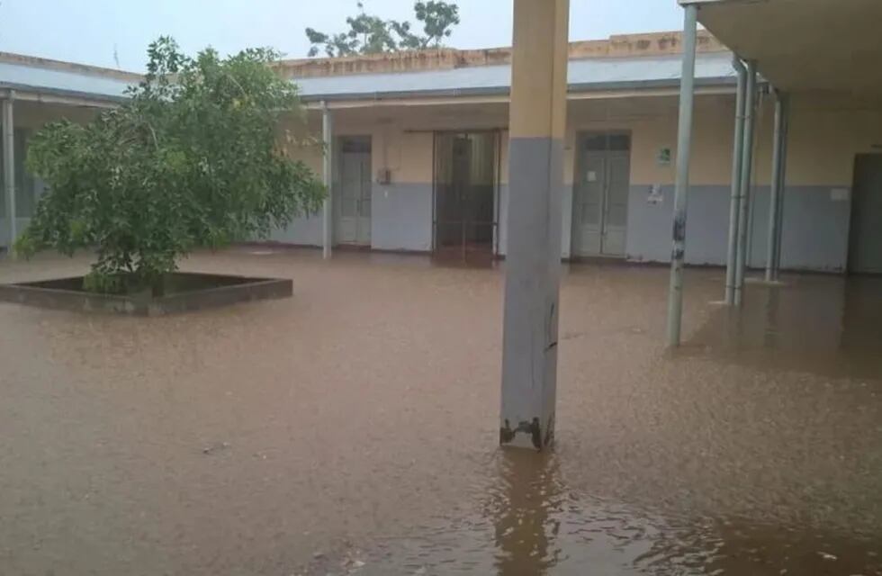 En Andalgalá, la lluvia causó daños en casas y edificios públicos