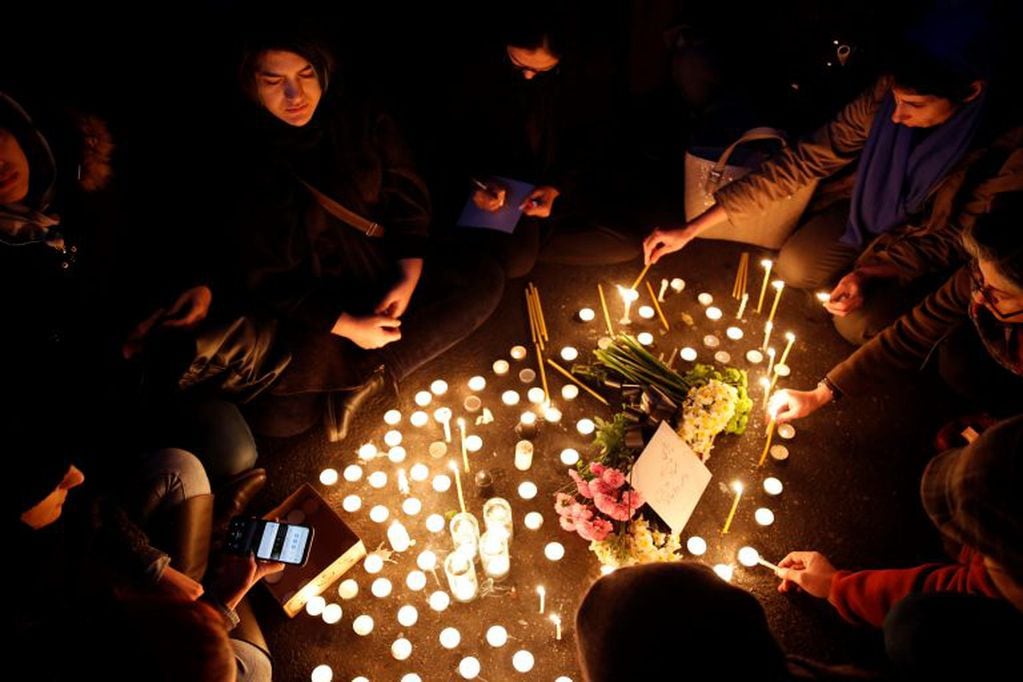 Manifestaciones recuerdan a las víctimas del accidente aéreo. (Foto:EFE/EPA/ABEDIN TAHERKENAREH)