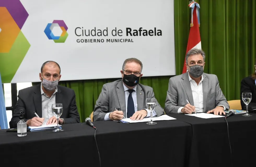 firma del Convenio entre la Municipalidad, el Ministerio de Seguridad y Atlético de Rafaela, para instalar en el autódromo la escuela de Policía