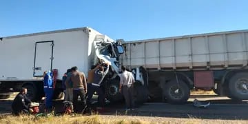 Grave accidente en Ruta 40: 2 personas atrapadas
