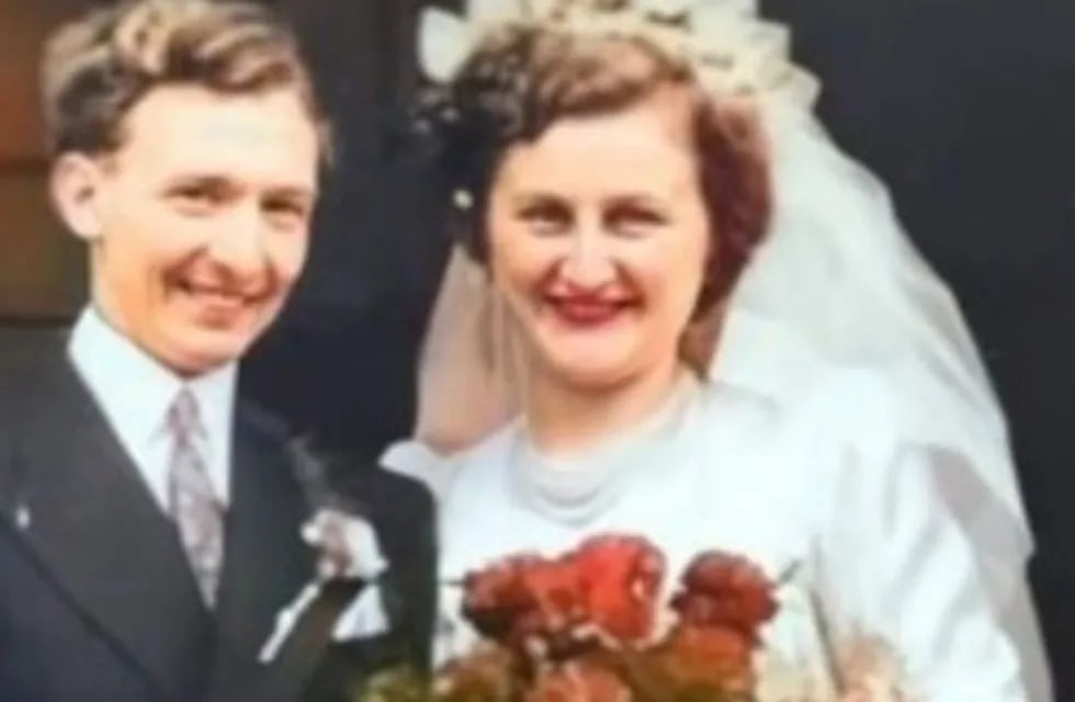 Se casaron en 1950 y 70 años después recrearon su foto de bodas