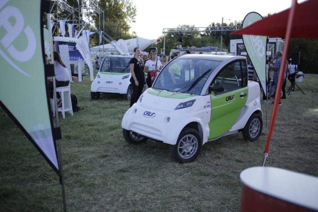 Los nuevos vehículos ecológicos fueron presentados durante la Fiesta de la Confluencia.