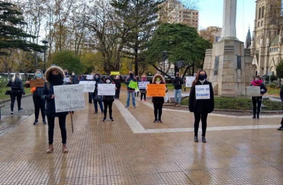 Acompañantes terapéuticos de Mar del Plata hicieron una marcha por reclamos laborales (Foto: Ahora Mar del Plata)