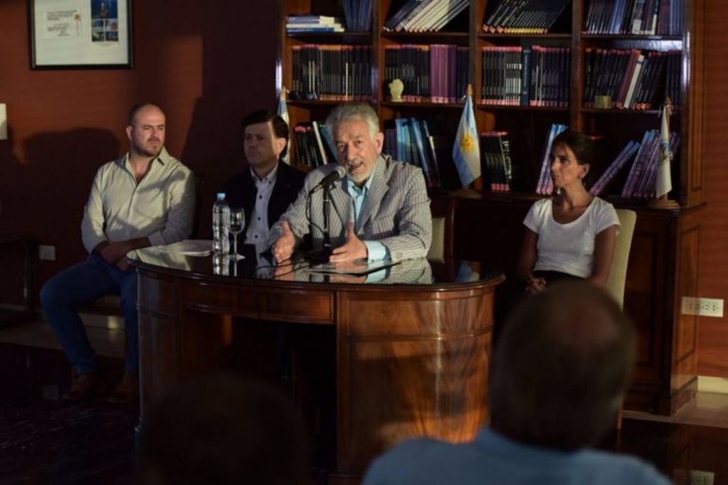 Alberto Rodríguez Saá en una conferencia de prensa por el Presupuesto 2019. Foto: El Diario de la República.