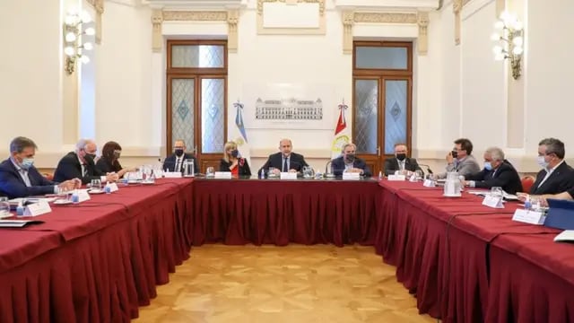 Perotti reunido con intendentes y legisladores por la crisis en seguridad