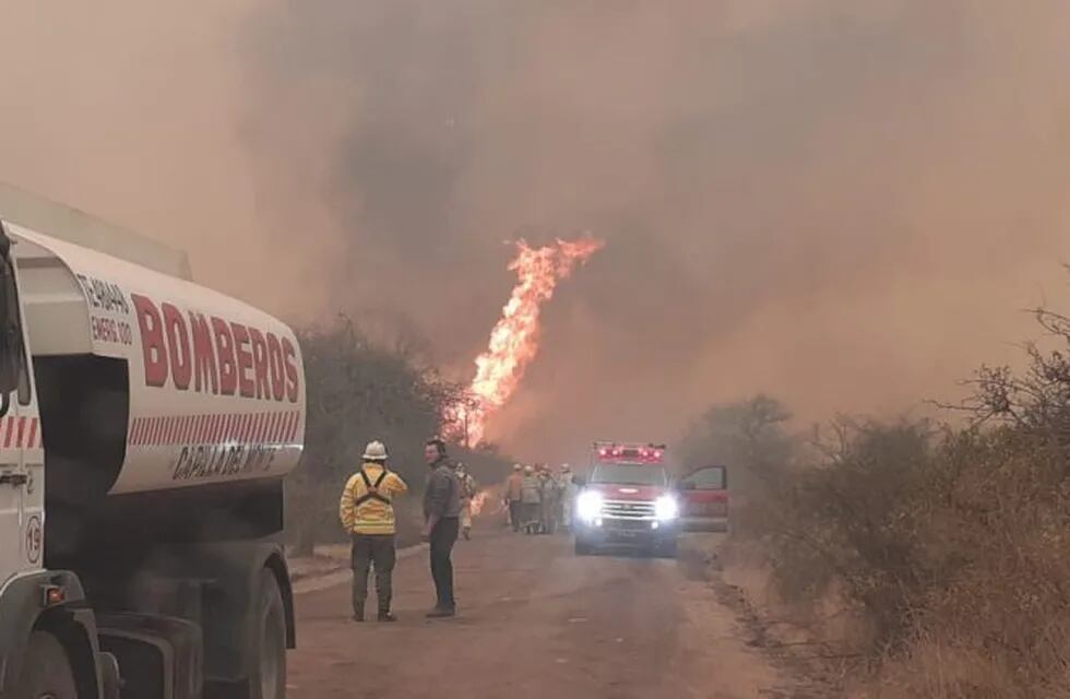 Imágenes impactantes del incendio al norte de Punilla. (Foto: Twitter / Gob. de Córdoba).