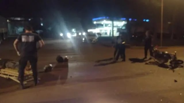Oberá: dos jóvenes heridos de consideración tras un choque entre un auto y una moto