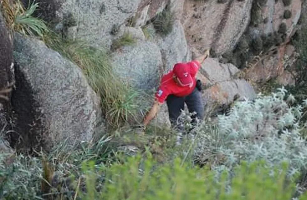 Hallan un cuerpo sin vida e investigan si se trata de la mujer desaparecida en Capilla del Monte. (Foto: gentileza Cadena 3).